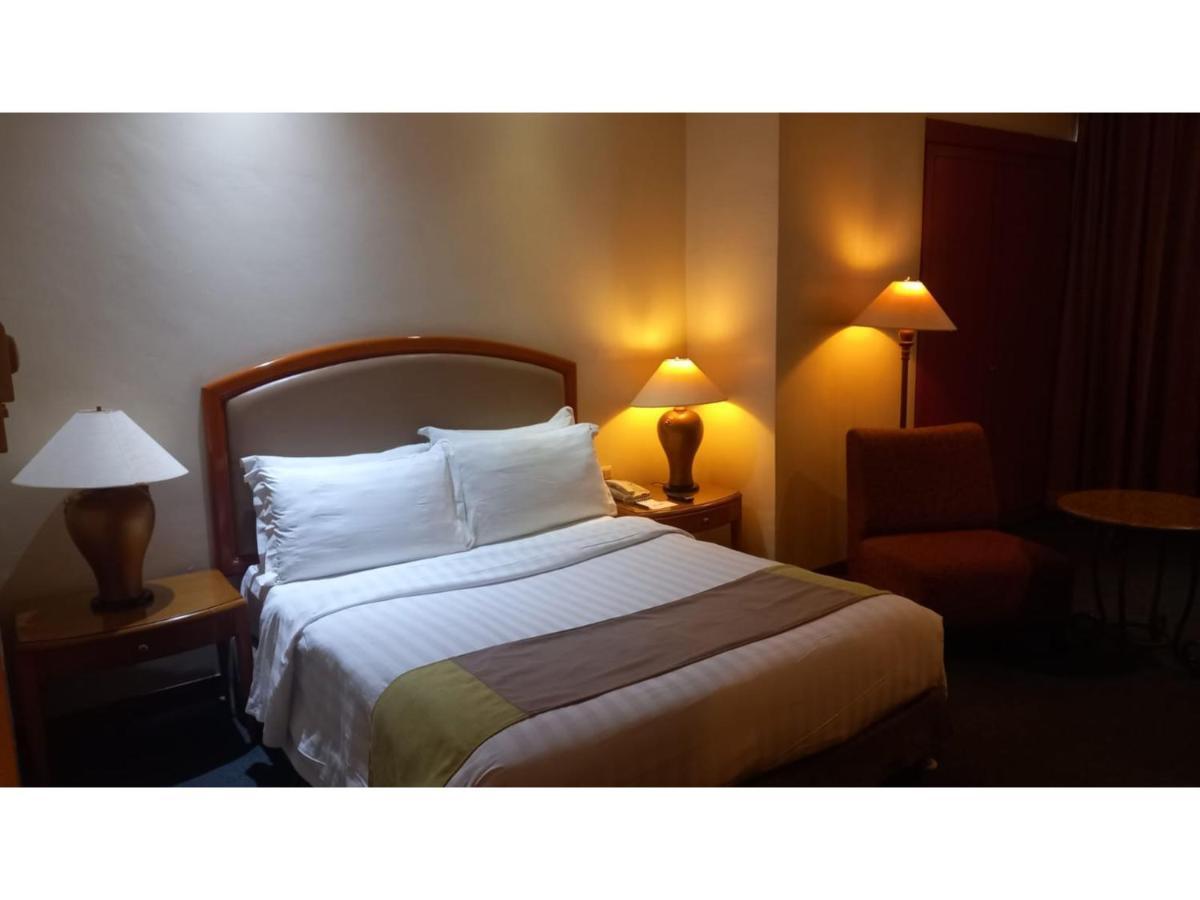 Capital O 914 Makati Palace Hotel Makati City Bagian luar foto